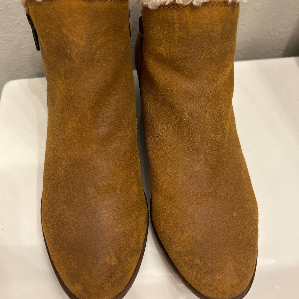 Lucky Sherpa lined boots